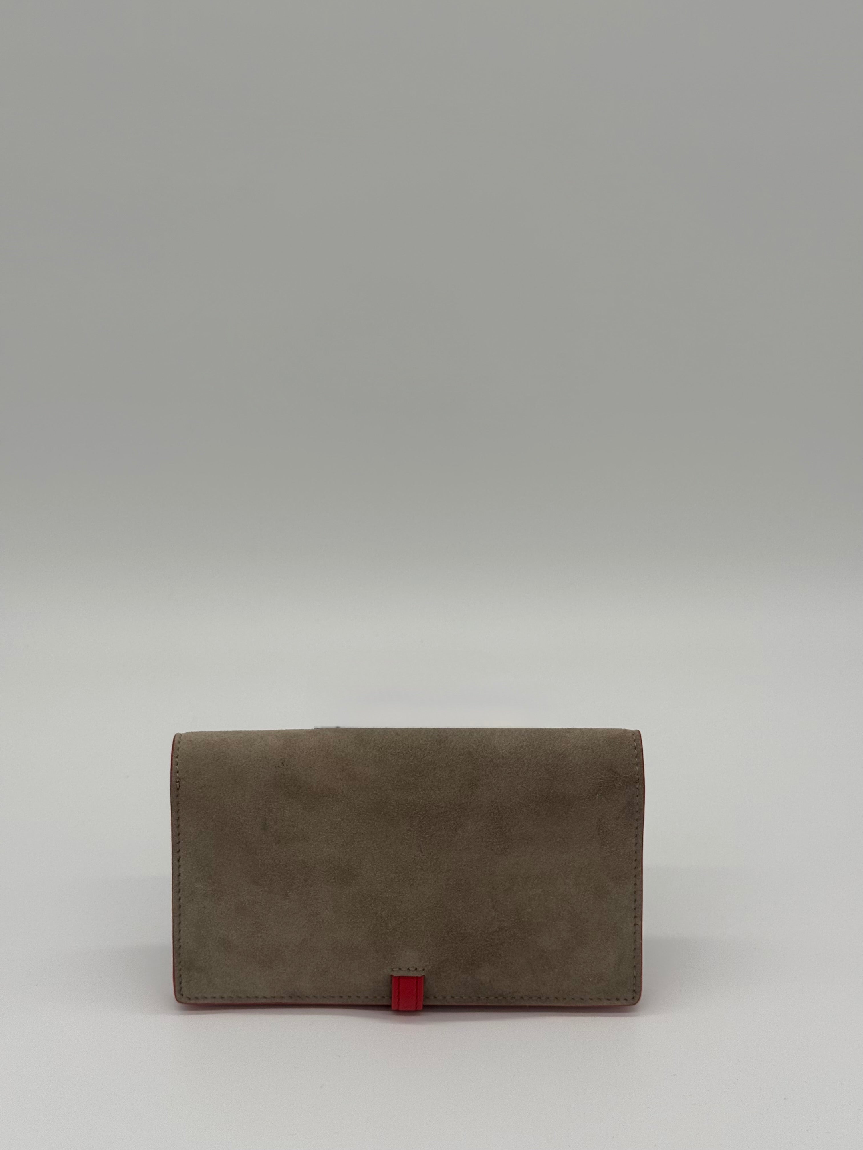 Fontana Milano 1915 Clutch Rückansicht – edles Wildleder in Grau/Beige, Mailänder Handwerkskunst
