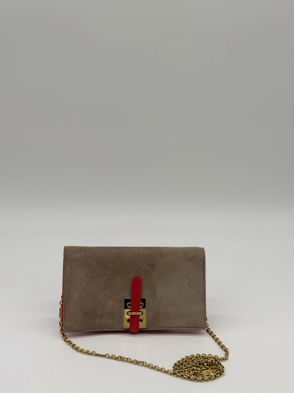 Fontana Milano 1915 Clutch Wallet on Chain in Grau/Beige Wildleder – Frontansicht mit goldener Kette