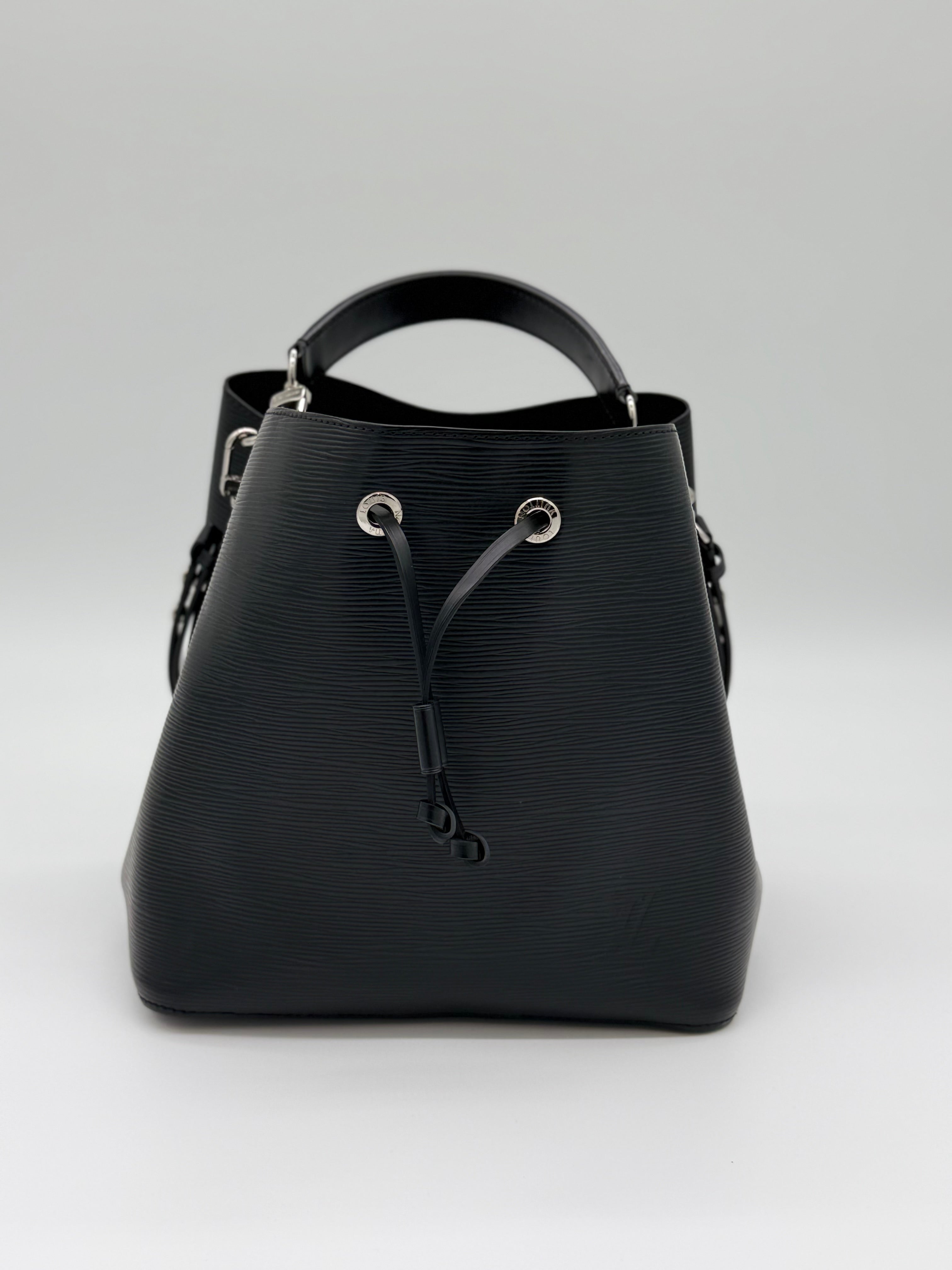 Louis Vuitton NéoNoé MM aus schwarzem Epi Leder