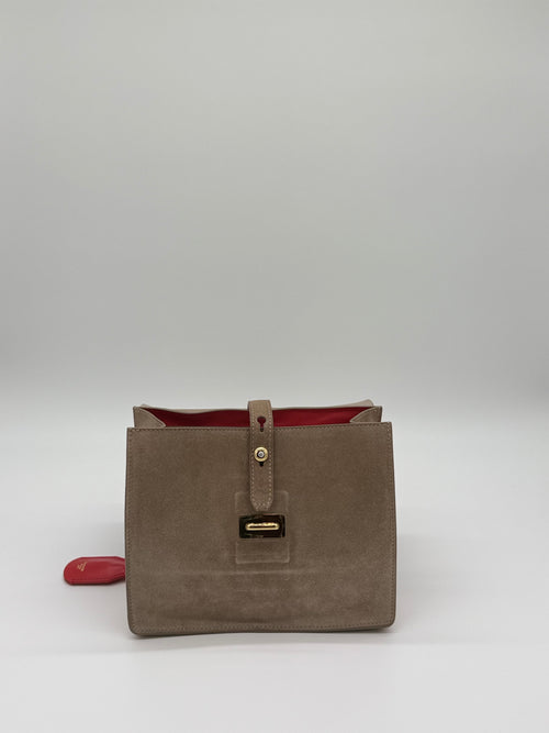 Die Damen Tasche Fontana Milano 1915 Crossbody, ist ein exklisives Einzelstück. mit Einblick auf das hoch qaulitatatives rotes Rindsleder innen