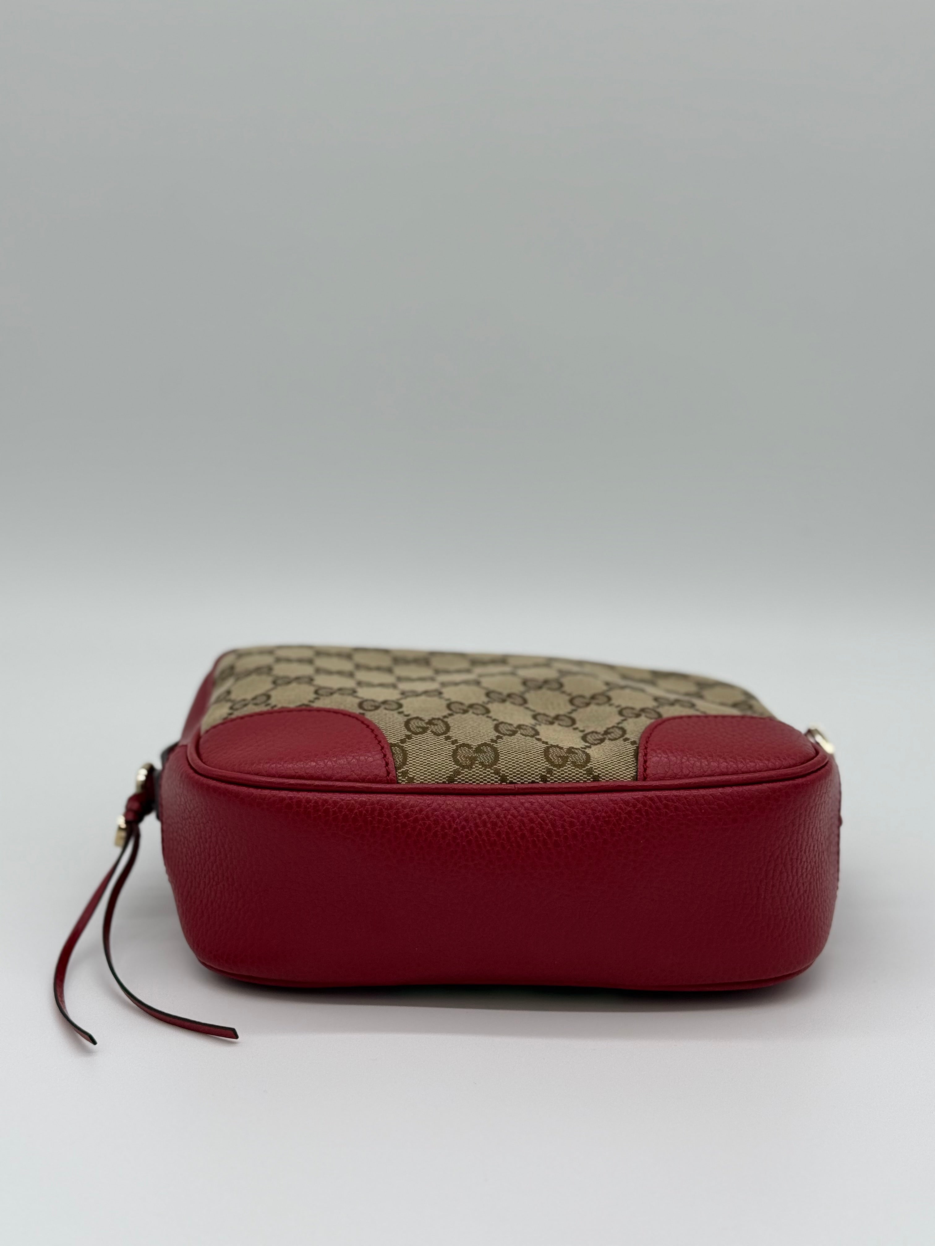 Gucci Bree Camera Bag Bodenansicht Rotes Leder