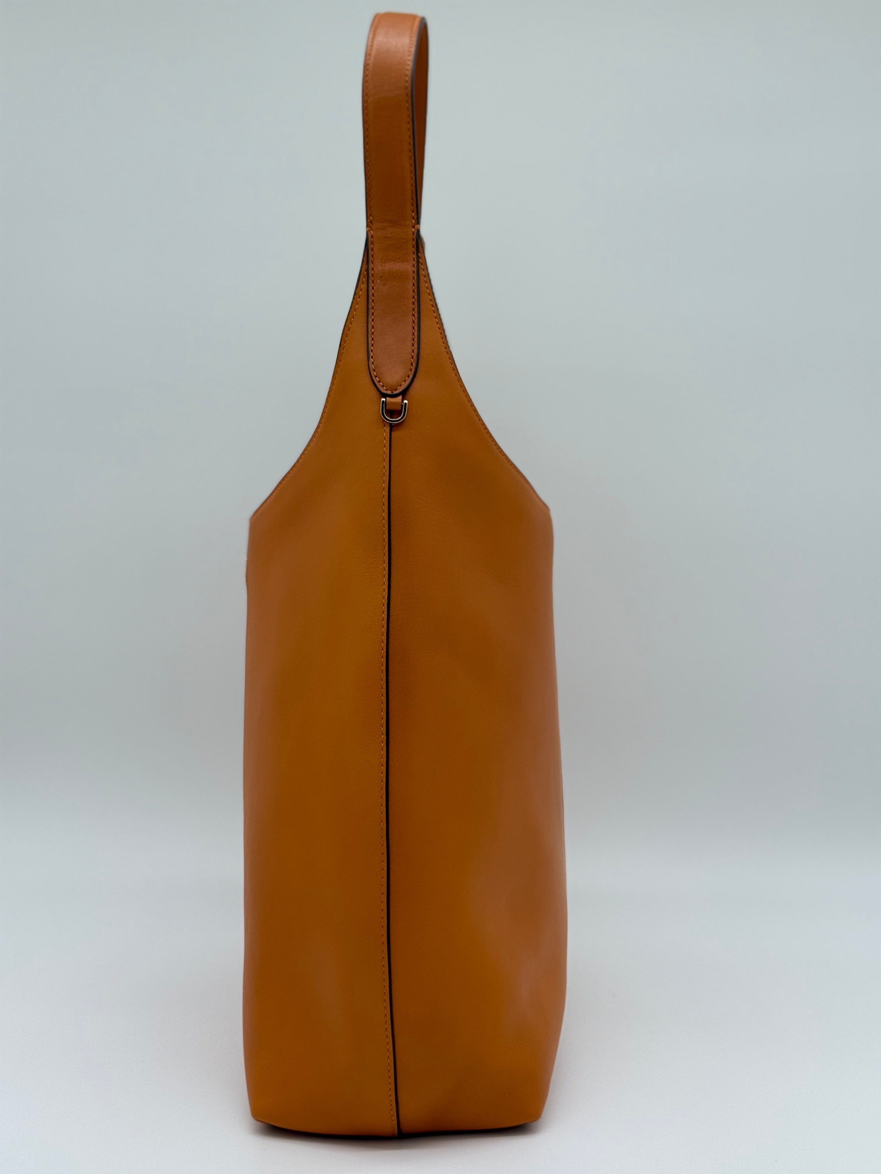 Hier wir die Kate Spade 454 Shoulder  Bag, Farbe Orange Jasper von der linken Seite gezeigt