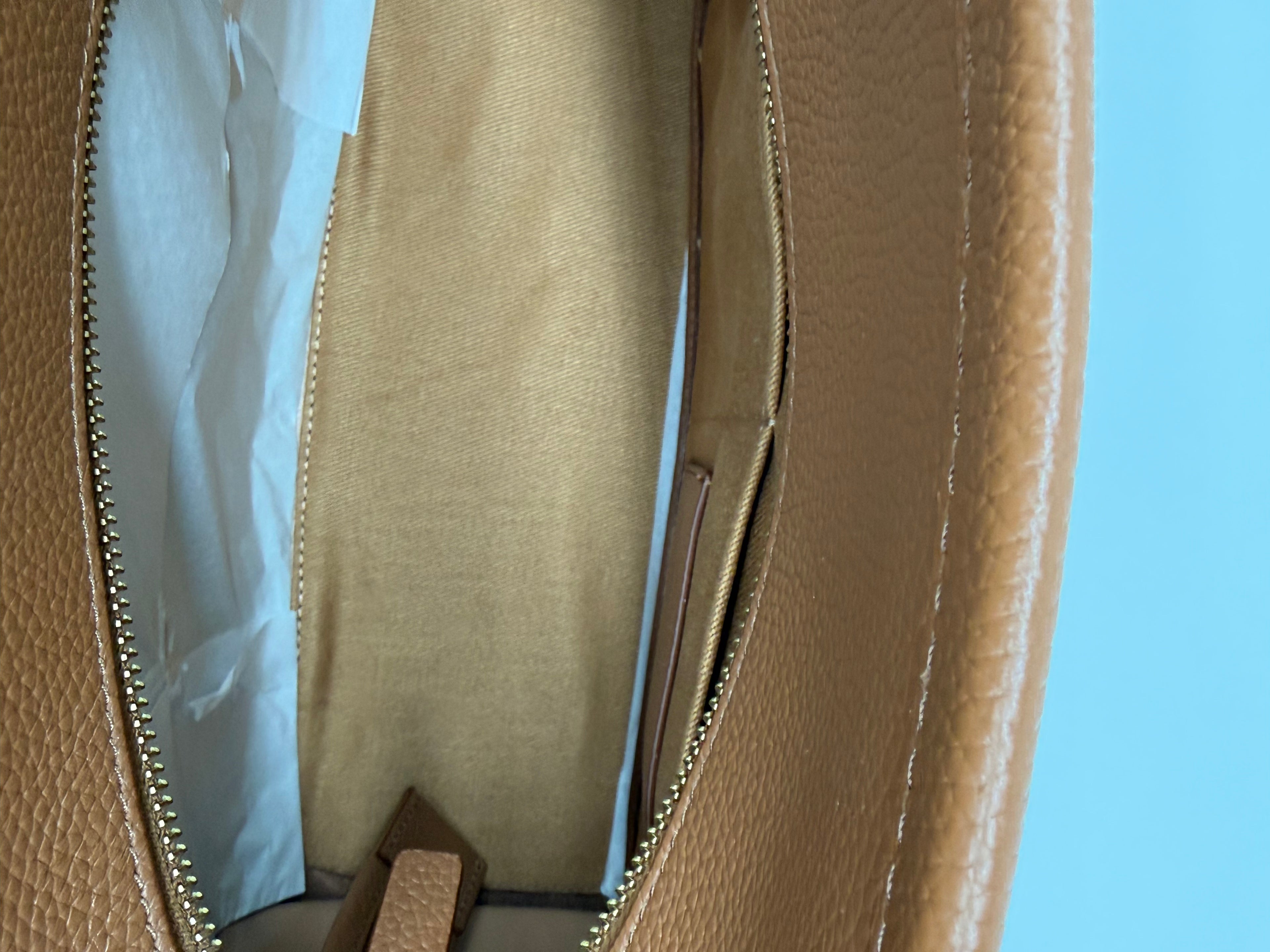 Marc Jacobs The Leather Medium Tote Argan Oil – Innenraum