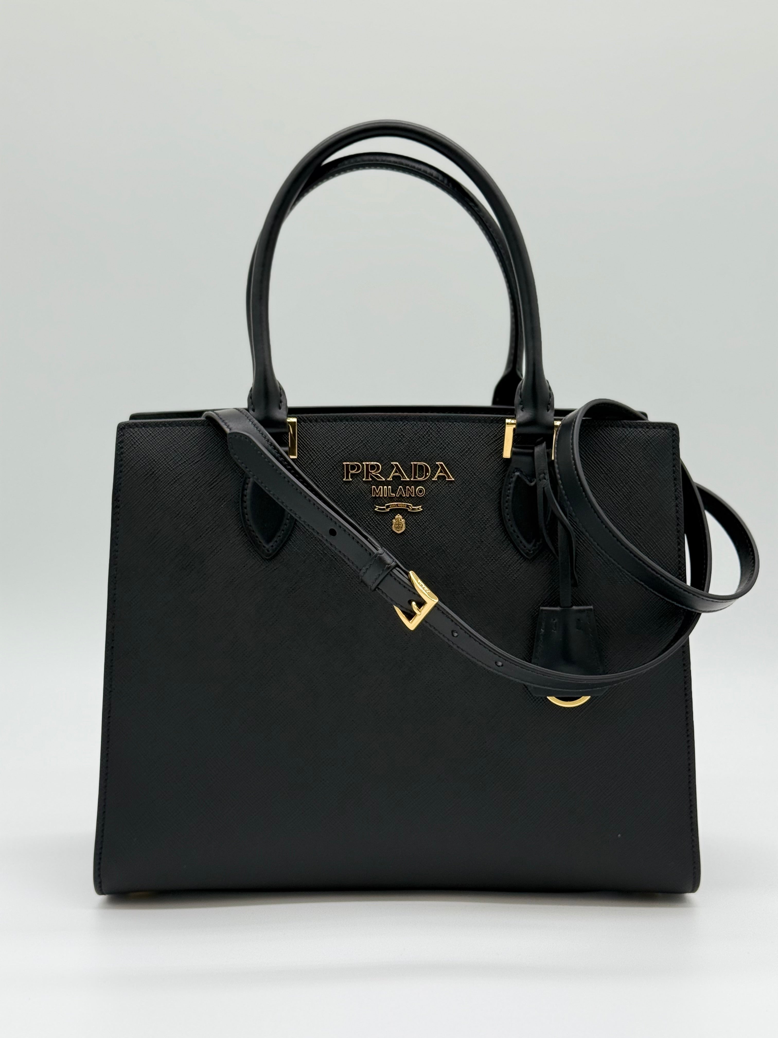 Schulterriemen rechts – Prada Saffiano Lux Tote mit Schulterriemen – Detailansicht rechts