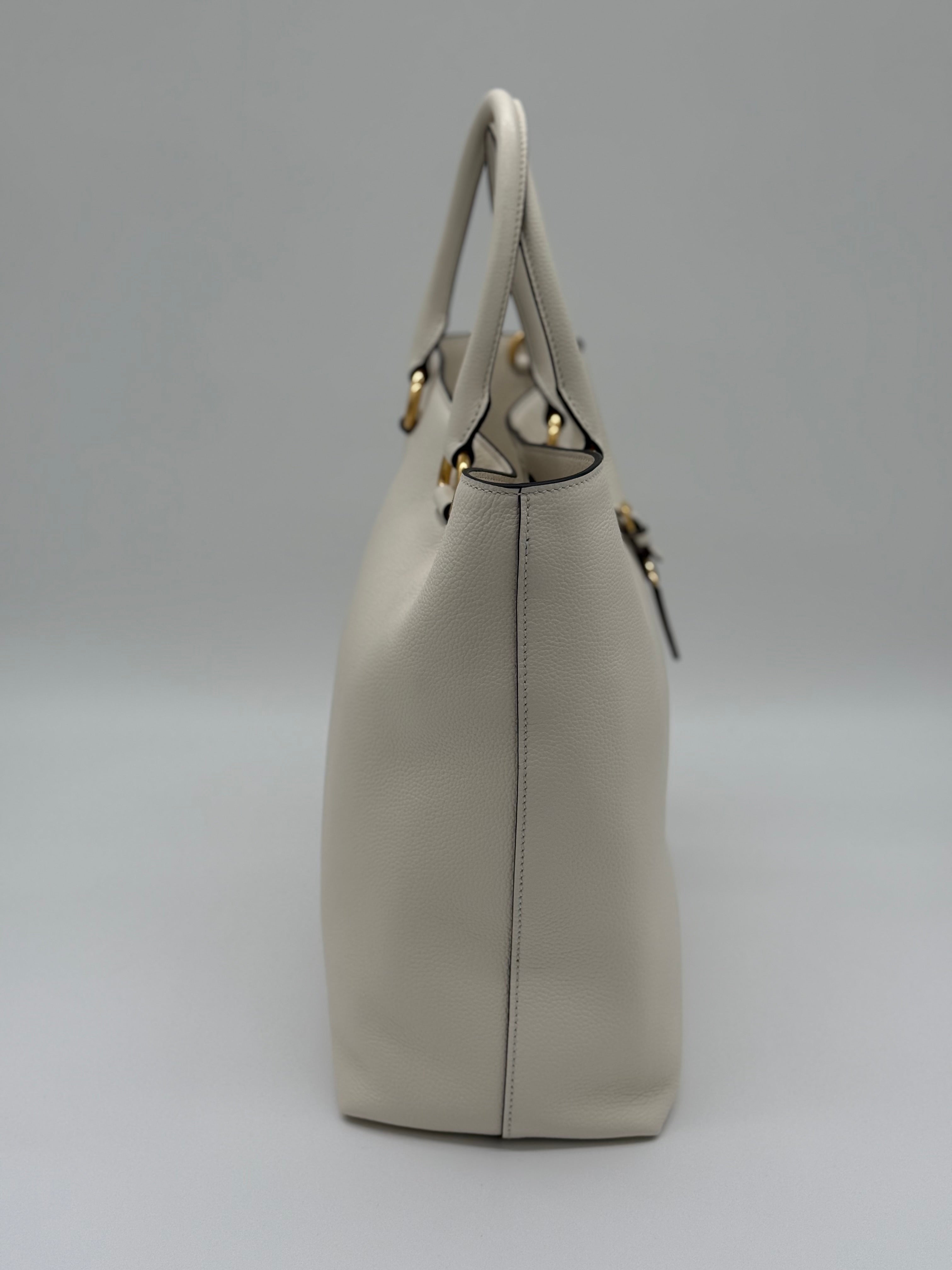 Prada Vitello Phenix Bianco Tote Bag 1BG865 – Seitenansicht links