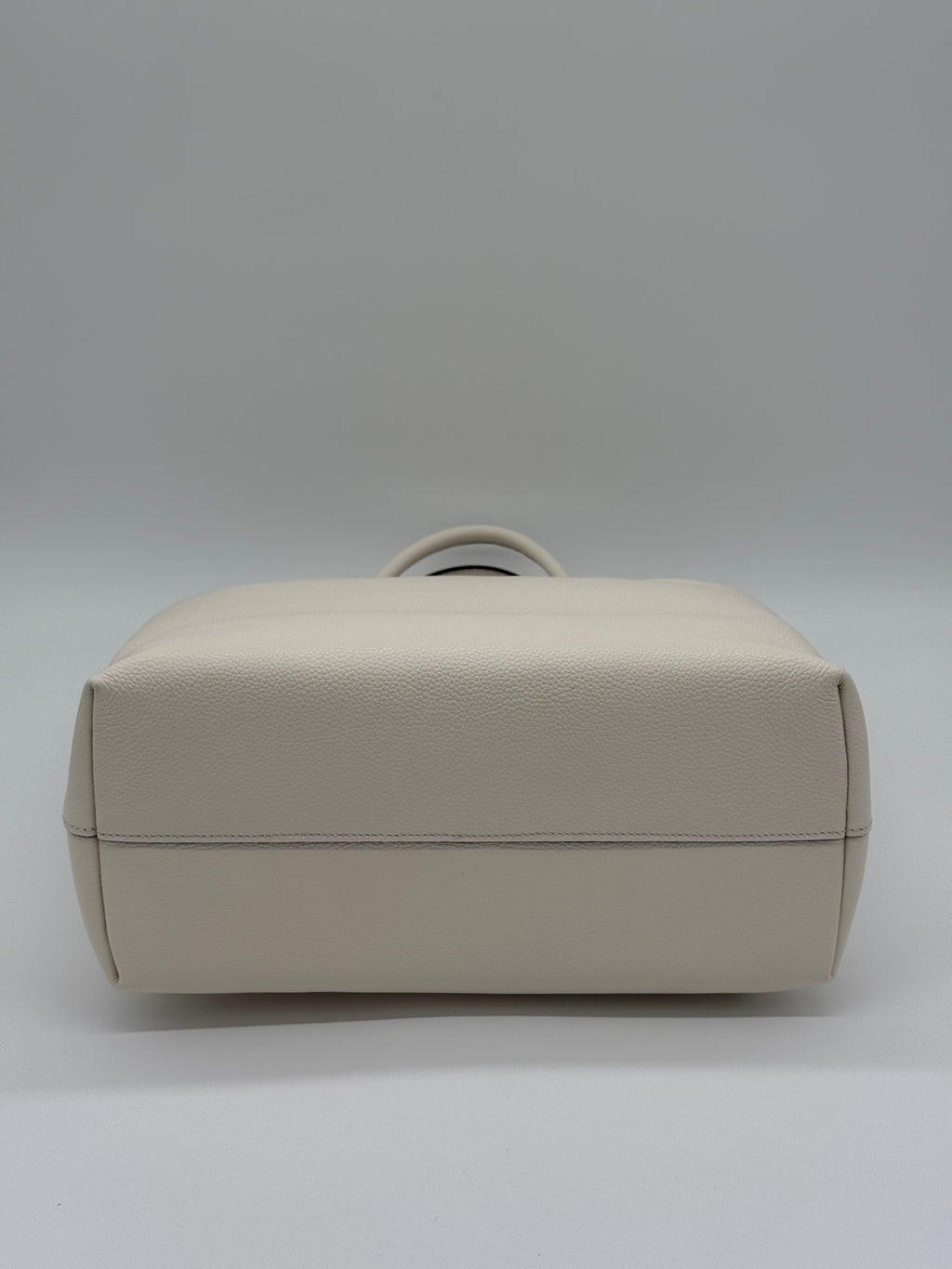 Prada Vitello Phenix Bianco Tote Bag 1BG865 – Bodenansicht