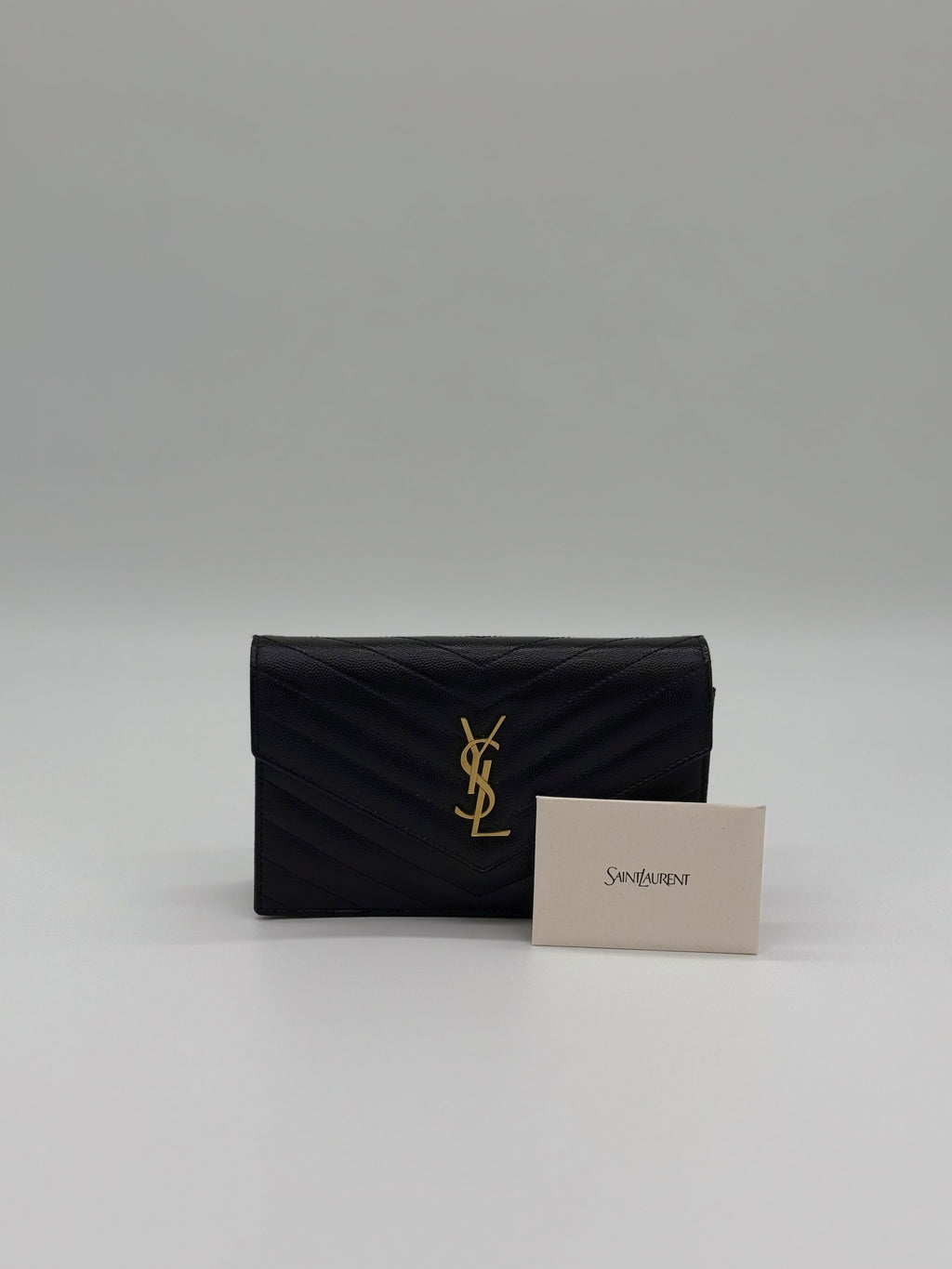Saint Laurent Tasche mit beiliegender Markenkarte.