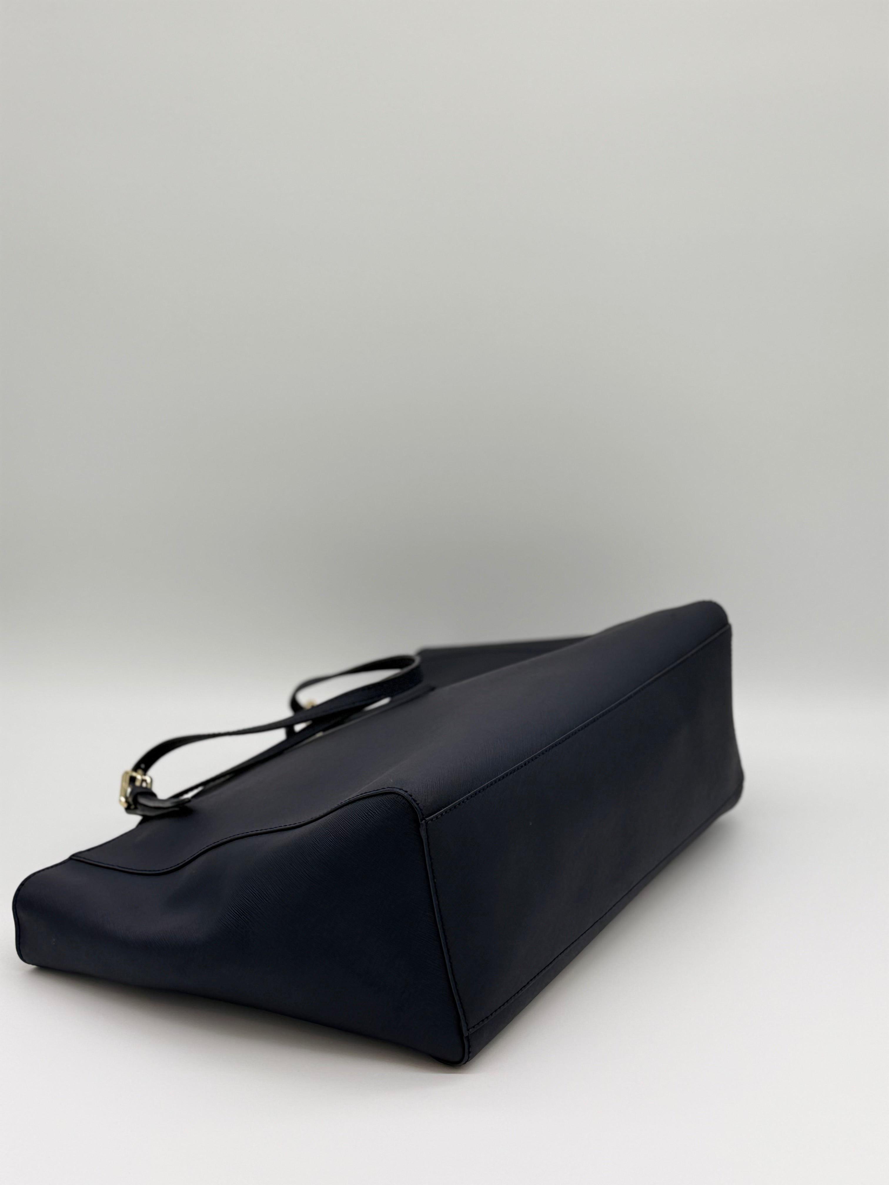 Alternative schräge Ansicht des Bodens der HandtascheTory Burch York Buckle Tote