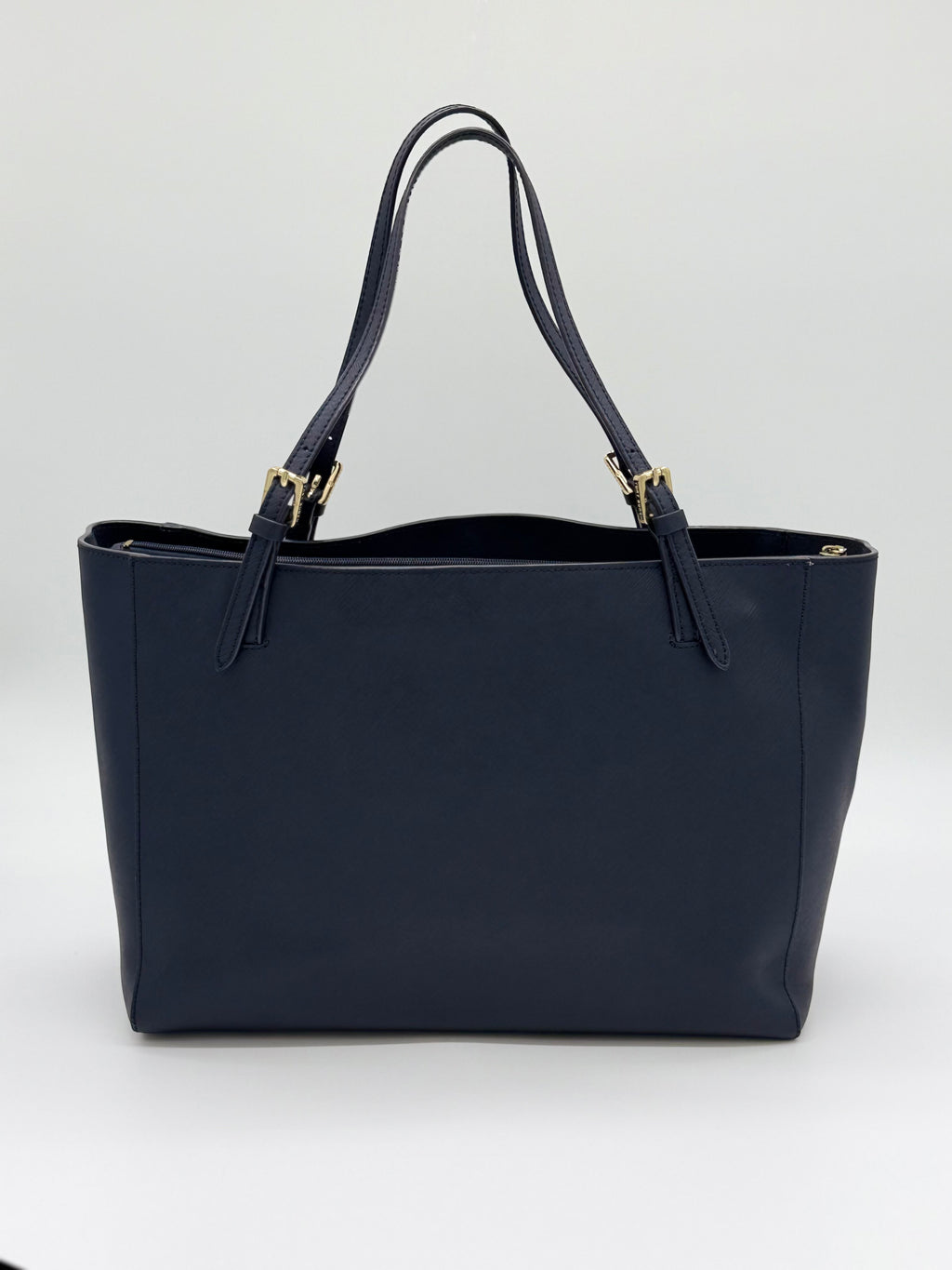 Rückansicht der navyblauen Tory Burch York Buckle Leder Tote