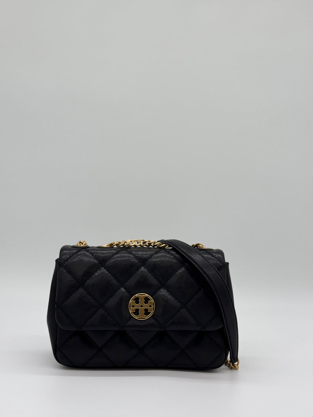 Tory Burch Willa Small Shoulder Bag – Schulterriemen rechts, Detailansicht Goldkette